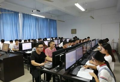 “硬核”工貿之信息工程學院 軟件開發與信息技術咨詢服務的深度融合